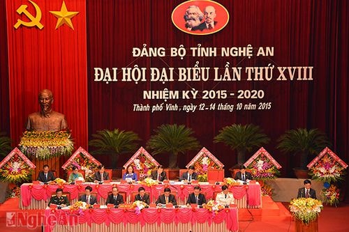 Đoàn Chủ tịch điều hành Đại hội.