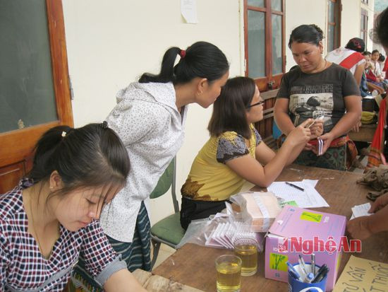  Tư vấn chăm sóc sức khỏe cho chị em tại xã Lưu Kiền (Tương Dương).