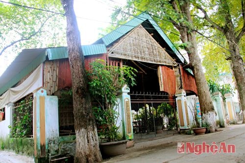 Những ngôi nhà được dựng theo phong cách cổ xưa làm ta liên tưởng đến một phố cổ Hà Nội lãng mạn và đầy chất thơ.