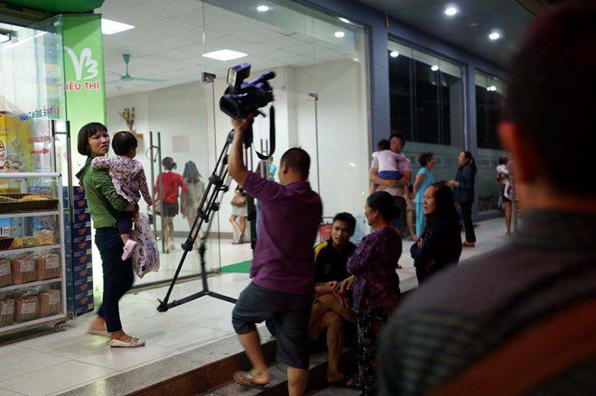  Tự ý “thu” máy quay của phóng viên tại chung cư VP5 Linh Đàm