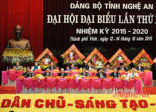 Đoàn Chủ tịch điều hành Đại hội. 