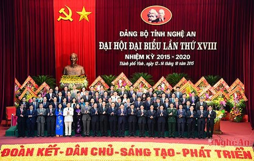 Ban Chấp hành Đảng bộ tỉnh khoá XVIII ra mắt, nhận nhiệm vụ. 