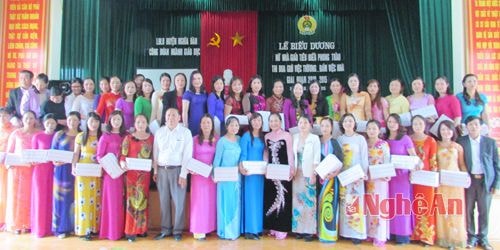  42 nữ nhà giáo tiêu biểu xuất sắc giai đoạn 2010 - 2015
