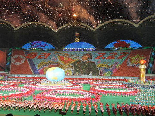 May Day từng tổ chức rất nhiều sự kiện quan trọng nhưng đáng chú ý nhất là lê hội Mass Game được tổ chức hàng năm. Đây là lễ hội quốc gia lớn nhất Triều Tiên. Với tên gọi “Lễ hội biển người”, Mass Game dường như là sự biểu trưng cho sức mạnh của Bắc Triều Tiên và nhắc nhở người xem rằng, mỗi con người thực sự chỉ là một phần rất nhỏ bé trên trái đất.