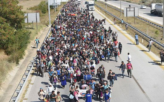 Dòng người di cư hướng về phía biên giới Thổ Nhĩ Kỳ - Hy Lạp. Ảnh: Getty Images.