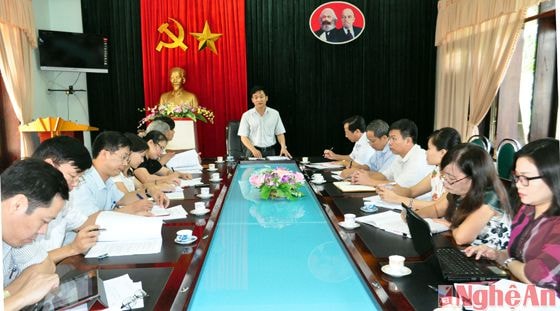 Ông Trần Văn Mão - Ủy viên Thường trực HĐND tỉnh chủ trì cuộc làm việc