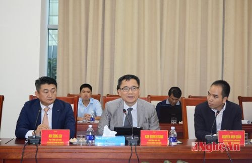 Ông Kim Sung Byung - Phó Tổng Giám đốc POSCO ENERGY Hàn Quốc giới thiệu về Công ty POSCO ENERGY Hàn Quốc.