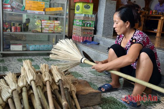 Mỗi ngày chị Nguyễn Thị Lan làm được 100