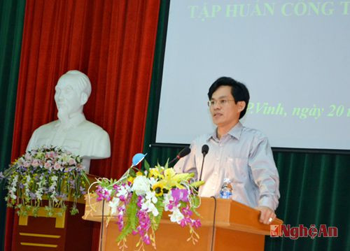 Đồng chí Chu Bá Long- Trưởng Ban Tuyên giáo Đảng ủy Khối CCQ tỉnh khai mạc lớp tập huấn.