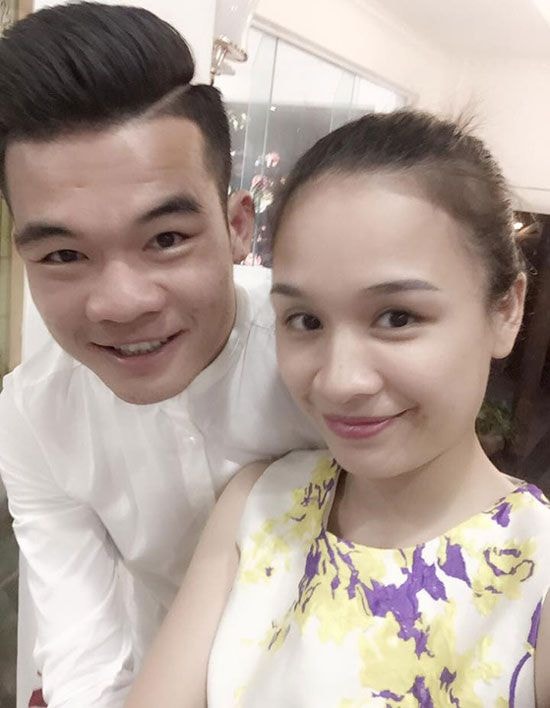 Tiền vệ xứ Nghệ và chị gái.