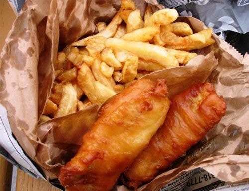 Fish and chips truyền thống ở Anh. Ảnh: CNN Travel.