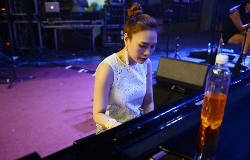 Tối 19/10 tại Cung Hữu nghị Việt Xô - Hà Nội, Mỹ Tâm cùng Tuấn Hưng, các học trò có buổi tổng duyệt chương trình 
