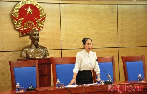 Đồng chí Đinh Thị Lệ Thanh chủ trì buổi làm việc.