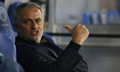 Jose Mourinho chịu áp lực lớn do phong độ nghèo nàn của Chelsea trong thời gian qua. Ảnh: Reuters.
