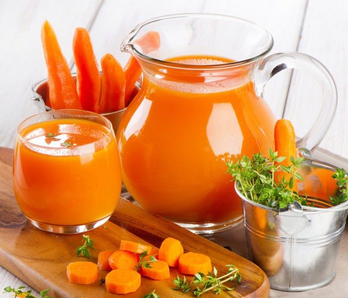 Phụ nữ độ tuổi trung niên mỗi tuần nên uống 2-3 cốc nhỏ nước ép cà rốt sẽ giữ cho da mịn màng, bớt khô nám. Ảnh minh họa: internet