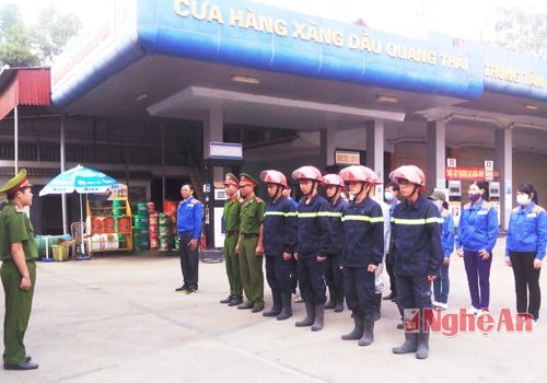  Tập trung lực lượng triển khai diễn tập.