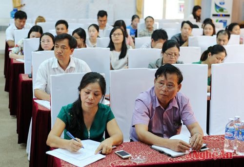 Lãnh đạo Ban Biên tập, cán bộ, phóng viên Báo Nghệ tham dự hội nghị.