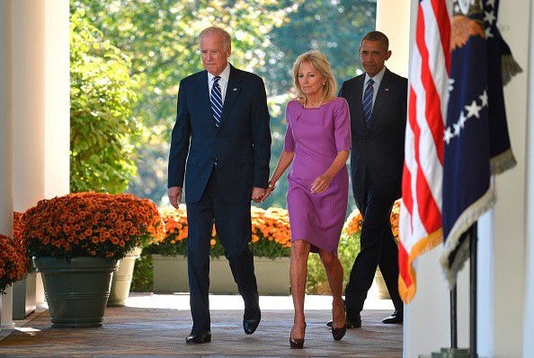 Tổng thống Barack Obama và đệ nhị phu nhân Jill Biden cùng dự buổi tuyên bố quyết định quan trọng của Phó tổng thống Biden. Ảnh: AFP