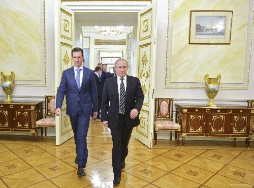 Tổng thống Syria Assad (trái) và Tổng thống Nga Putin trong cuộc gặp tại Moscow. Ảnh: Reuters