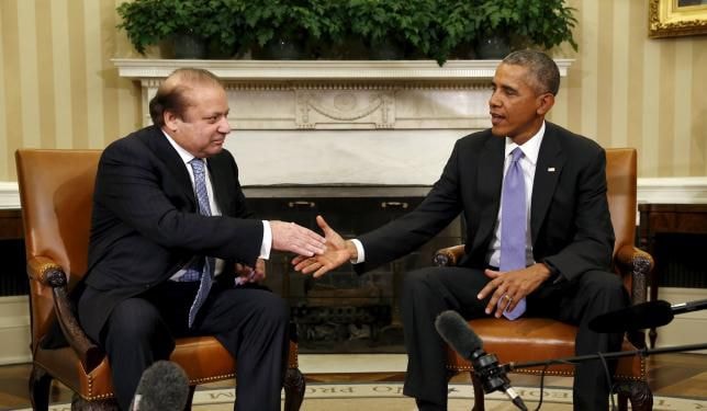 Tổng thống Mỹ Barack Obama và Thủ tướng Pakistan Nawaz Sharif trong cuộc gặp  tại phòng bầu dục, Nhà Trắng ở Washington hôm 22/10. Ảnh: Reuters.