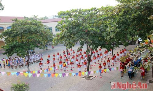 Toàn cảnh lễ khai mạc.