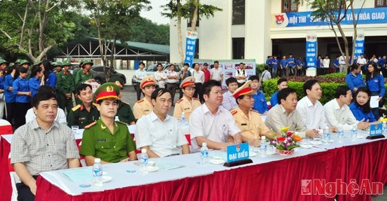 Lãnh đạo tỉnh và các ban, ngành cấp tỉnh tham dự lễ hưởng ứng Ngày hội