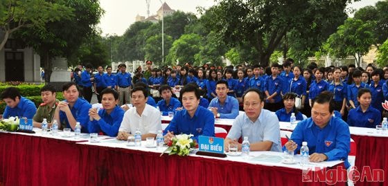 Đại biểu Trung ương Đoàn và Ủy ban ATGT quốc gia, Tỉnh đoàn Nghệ An tham dự lễ hưởng ứng Ngày hội