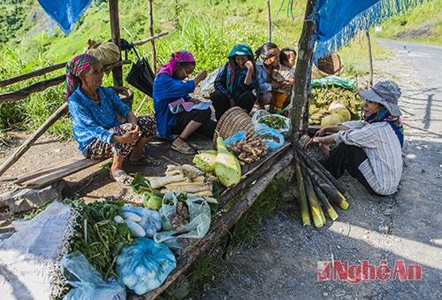 Rau quả của bà con ở đây chủ yếu tự cung tự cấp và được trồng tự nhiên nên năng suất thấp