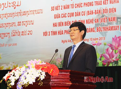 Đồng chí Lê Xuân Đại báo cáo tình hình kinh tế - xã hội của tỉnh Nghệ An và tình hình hợp tác giữa Nghệ An và Lào u