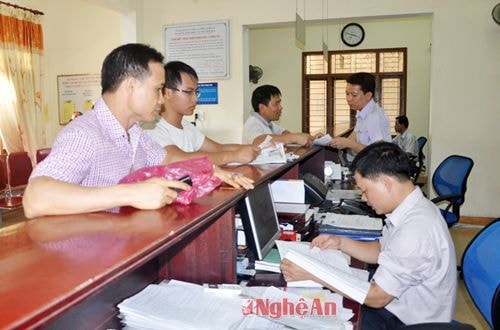 Giải quyết thủ tục hành chính cho người dân tại Bộ phận tiếp nhận và trả kết quả của Sở KH&ĐT.