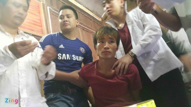 Nghi phạm Hùng khi bị bắt. Ảnh: VĐ.