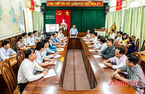 Giao ban đầu tuần của Ban Tổ chức Tỉnh ủy.Ảnh: Sỹ Minh