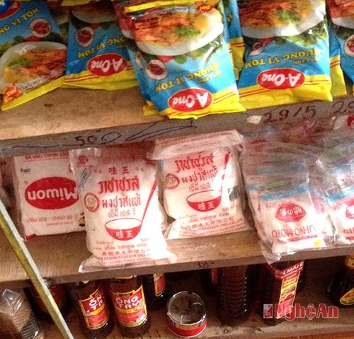 Mỳ chính không rõ xuất xứ bán  ở chợ Công Thành (Yên Thành).