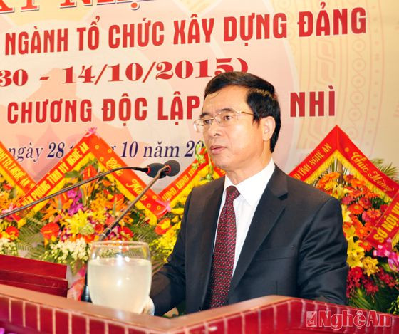 Đồng chí Nguyễn Hữu Lậm - Ủy viên BTV Tỉnh ủy, Trưởng ban Tổ chức Tỉnh ủy đọc diễn văn kỷ niêm ôn lại truyền thống 85 năm ngành Tổ chức Xây dựng Đảng