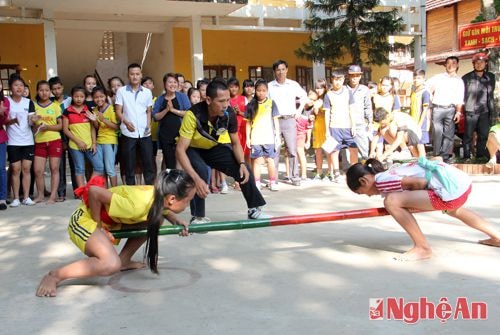 Có 88 vận động viên thi đấu môn đẩy gậy.
