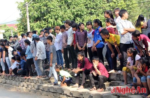 Hội khỏe Phù Đổng năm nay của huyện Kỳ Sơn thu hút đông đảo khán giả đến theo dõi.