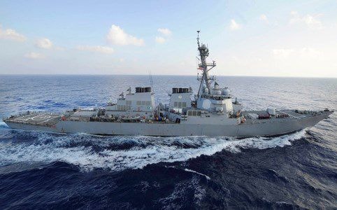 Tàu khu trục mang tên lửa dẫn đường US Lassen của Mỹ. Ảnh AP