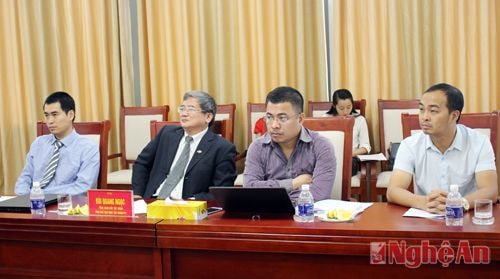 Đoàn công tác Tập đoàn FPT tại buổi làm việc.