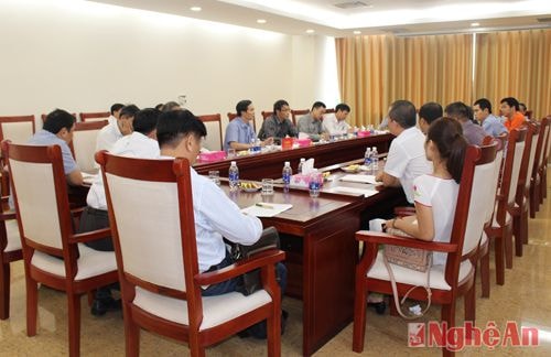 Quang cảnh buổi làm việc.