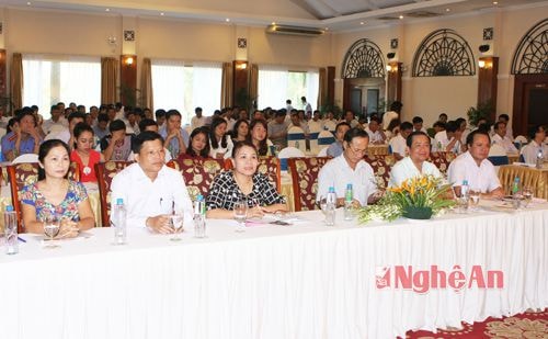 Các đại biểu tham dự hội nghị.