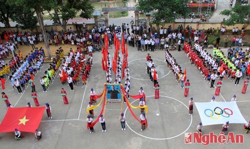 Toàn cảnh buổi lễ khai mạc Hội khỏe Phù Đổng cụm vùng trong của xã Nga My.