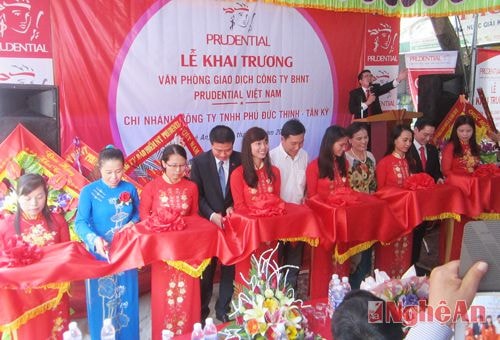 Cắt bằng khai trương văn phòng