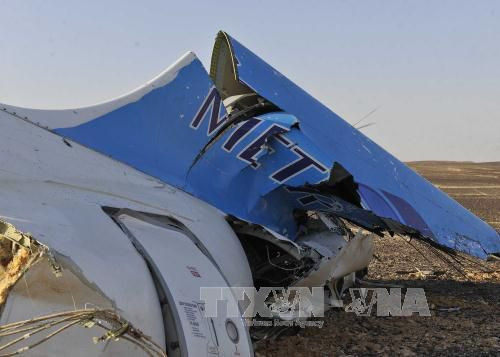 Mảnh vỡ máy bay Airbus-321 của Nga tại hiện trường sự cố ở Hassana, Ai Cập ngày 31/10. Ảnh: THX/ TTXVN