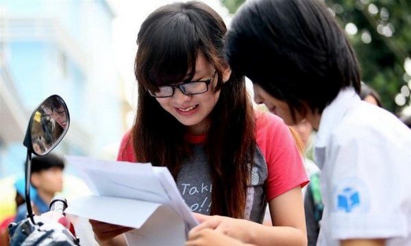 Thí sinh tìm hiểu thông tin tuyển sinh (ảnh minh họa).