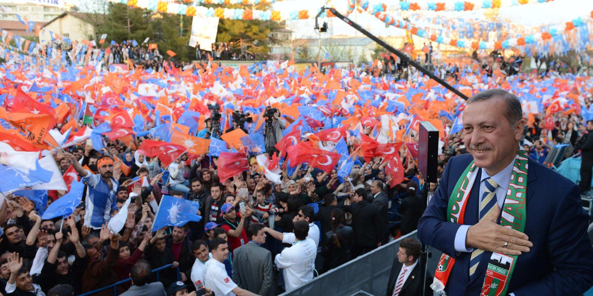 AKP của Tổng thống Recep Tayyip Erdogan giành thắng lợi với cam kết về an ninh  và chống khủng bố.