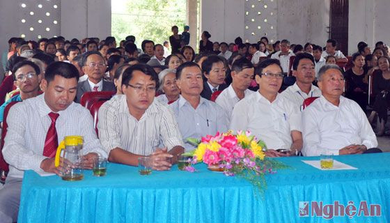 Đại biểu và đông đảo nhân dân xã Tường Sơn dự lễ ra mắt CLB Dân ca Ví, giặm Nghệ Tĩnh.