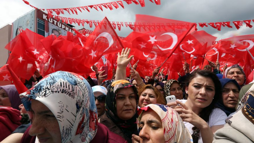 Cử tri Thổ Nhĩ Kỳ kỳ vọng AKP sẽ giúp giải quyết những  bài toán kinh tế và an ninh.