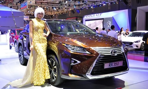  Lexus RX350 2016 tại triển lãm ôtô Việt Nam.