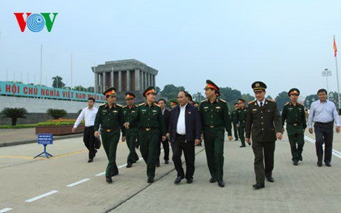 Phó Thủ tướng kiểm tra công tác tu bổ Lăng Chủ tịch Hồ Chí Minh.