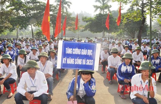 Các em học sinh hào hứng với những buổi truyền thông về giới tính.